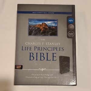 Charles F. Stanley Life Principles Bible, Large Print Lay Flat, NIV, Thumb Index
